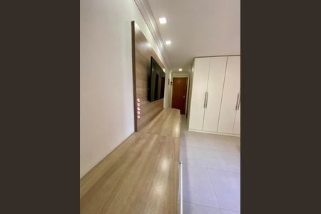 Casa de condomínio para alugar com 300m², 5 quartos e 3 vagasCorredor