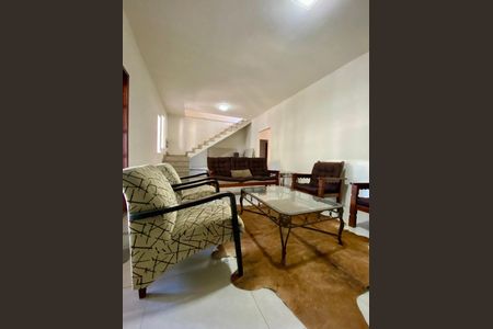 Casa de condomínio para alugar com 300m², 5 quartos e 3 vagasSala