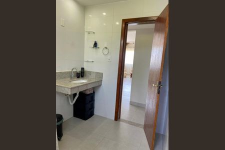 Casa de condomínio para alugar com 300m², 5 quartos e 3 vagasBanheiro