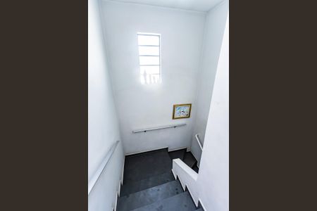 Casa à venda com 130m², 3 quartos e 2 vagasEscada