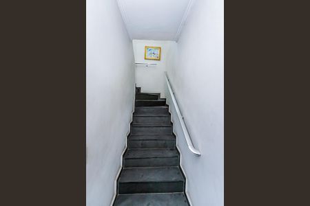 Casa à venda com 130m², 3 quartos e 2 vagasEscada