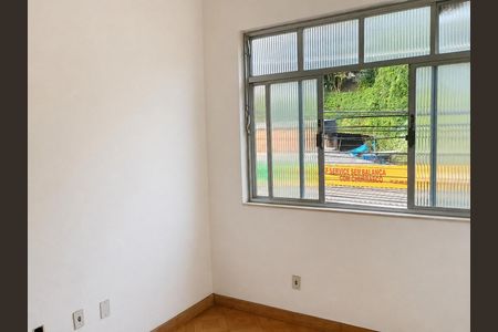 Sala de apartamento para alugar com 2 quartos, 60m² em Austin, Nova Iguaçu