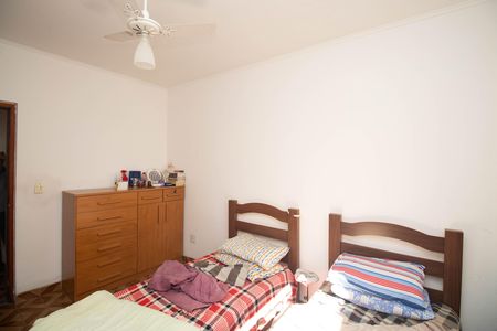 Casa à venda com 210m², 3 quartos e 4 vagas Casa à venda com 210m², 3 quartos e 4 vagasQuarto 2