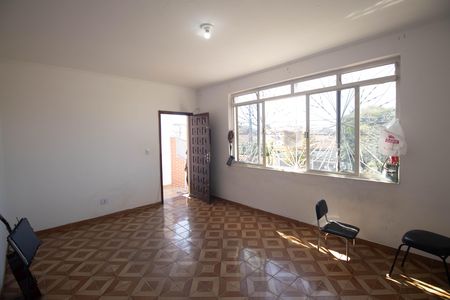 Casa à venda com 210m², 3 quartos e 4 vagas Casa à venda com 210m², 3 quartos e 4 vagasSala