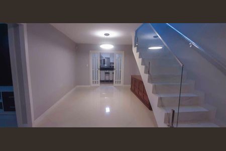 Casa à venda com 3 quartos, 272m² em Jardim Ivana, São Paulo