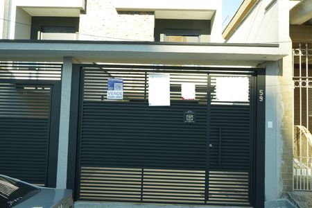 Fachada de casa à venda com 3 quartos, 150m² em Vila Carrão, São Paulo