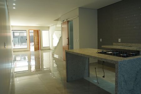 Cozinha de casa à venda com 3 quartos, 150m² em Vila Carrão, São Paulo