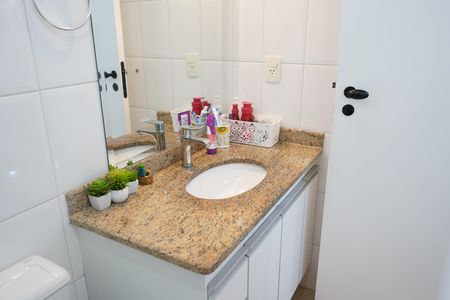 Apartamento à venda com 64m², 2 quartos e 2 vagasBanheiro da Suíte