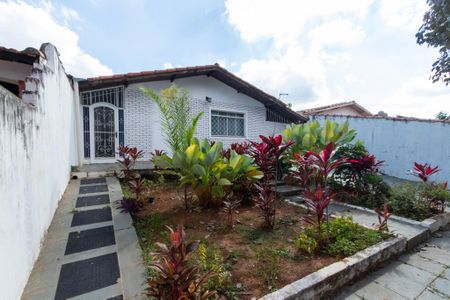 Casa para alugar com 146m², 3 quartos e 4 vagas Casa para alugar com 146m², 3 quartos e 4 vagasQuintal Frente