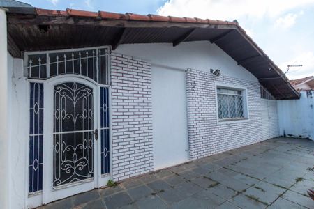 Casa para alugar com 146m², 3 quartos e 4 vagas Casa para alugar com 146m², 3 quartos e 4 vagasQuintal Frente