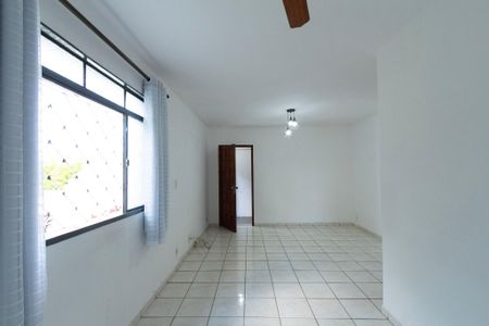 Casa para alugar com 146m², 3 quartos e 4 vagas Casa para alugar com 146m², 3 quartos e 4 vagasSala