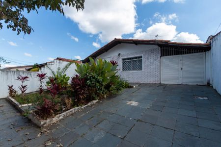 Casa para alugar com 146m², 3 quartos e 4 vagas Casa para alugar com 146m², 3 quartos e 4 vagasQuintal Frente