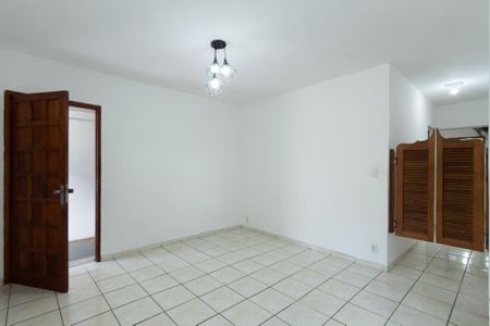 Casa para alugar com 146m², 3 quartos e 4 vagas Casa para alugar com 146m², 3 quartos e 4 vagasSala