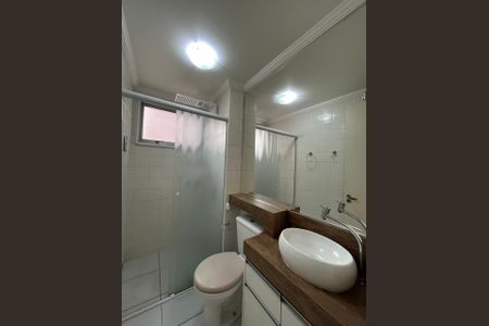 Banheiro de apartamento à venda com 2 quartos, 48m² em Vila Satúrnia, Campinas