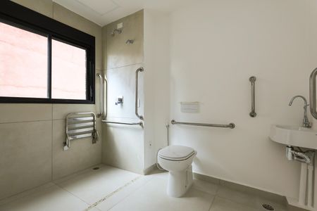 Banheiro de apartamento à venda com 1 quarto, 37m² em Vila Andrade, São Paulo