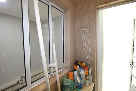 Casa de condomínio à venda com 65m², 2 quartos e 1 vagaÁrea de Serviço