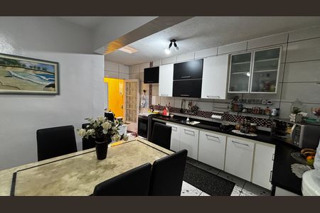 Casa à venda com 138m², 3 quartos e 2 vagas Casa à venda com 138m², 3 quartos e 2 vagasCozinha