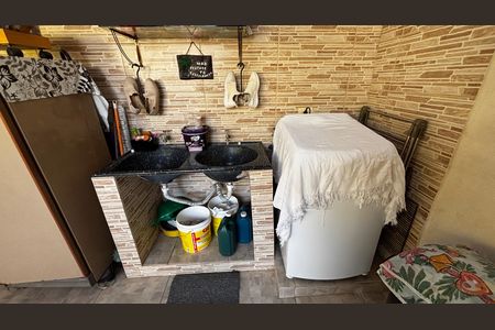 Casa à venda com 138m², 3 quartos e 2 vagas Casa à venda com 138m², 3 quartos e 2 vagasÁrea de Serviço