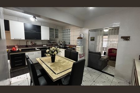 Casa à venda com 138m², 3 quartos e 2 vagas Casa à venda com 138m², 3 quartos e 2 vagasCozinha