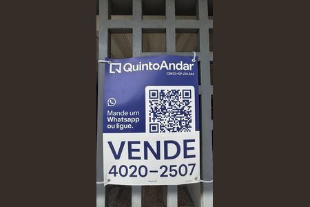 Casa à venda com 138m², 3 quartos e 2 vagas Casa à venda com 138m², 3 quartos e 2 vagasFachada