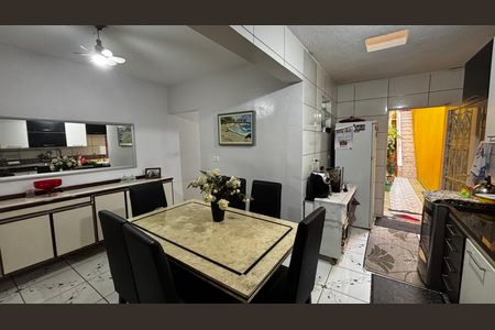 Casa à venda com 138m², 3 quartos e 2 vagas Casa à venda com 138m², 3 quartos e 2 vagasCozinha
