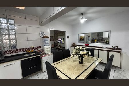 Casa à venda com 138m², 3 quartos e 2 vagas Casa à venda com 138m², 3 quartos e 2 vagasCozinha