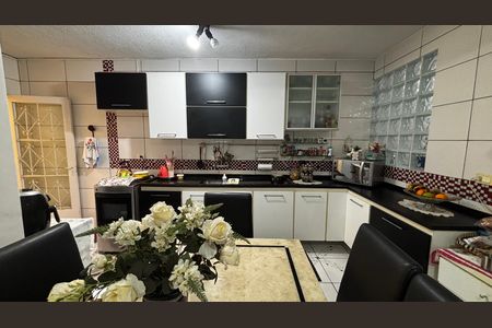 Casa à venda com 138m², 3 quartos e 2 vagas Casa à venda com 138m², 3 quartos e 2 vagasCozinha
