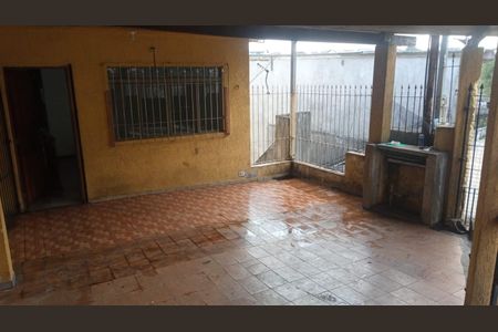 Casa à venda com 185m², 5 quartos e 2 vagas Casa à venda com 185m², 5 quartos e 2 vagasÁrea externa