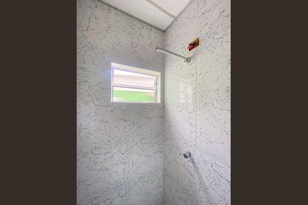Banheiro de kitnet/studio para alugar com 1 quarto, 15m² em Vila Nivi, São Paulo