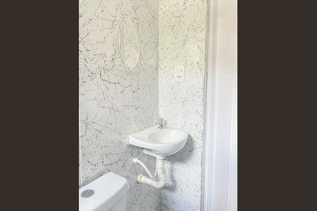 Banheiro de kitnet/studio para alugar com 1 quarto, 15m² em Vila Nivi, São Paulo