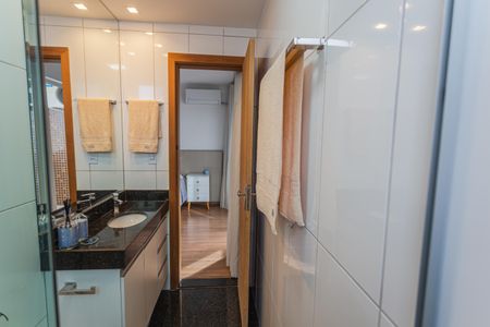 Apartamento à venda com 93m², 3 quartos e 2 vagas Apartamento à venda com 93m², 3 quartos e 2 vagasBanheiro da Suíte