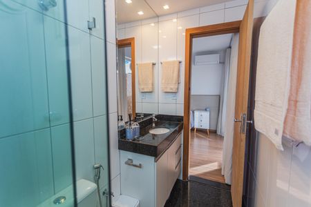 Apartamento à venda com 93m², 3 quartos e 2 vagas Apartamento à venda com 93m², 3 quartos e 2 vagasBanheiro da Suíte
