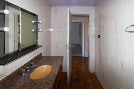 Casa à venda com 204m², 4 quartos e 2 vagas Casa à venda com 204m², 4 quartos e 2 vagasBanheiro 1