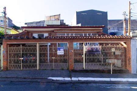Casa à venda com 204m², 4 quartos e 2 vagas Casa à venda com 204m², 4 quartos e 2 vagasFachada