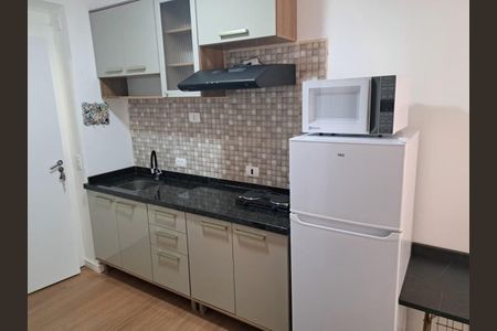 Cozinha de kitnet/studio para alugar com 1 quarto, 16m² em Novo Mundo, Curitiba