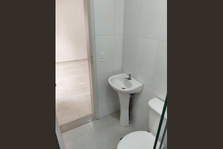 Banheiro  de apartamento à venda com 2 quartos, 43m² em Jardim Santa Teresinha, São Paulo