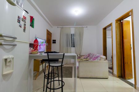 Sala, Cozinha e Área de Serviço de apartamento para alugar com 2 quartos, 40m² em Artur Alvim, São Paulo