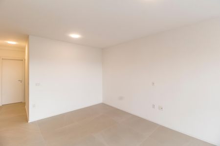 Sala  de apartamento para alugar com 2 quartos, 78m² em Alphaville Empresarial, Barueri