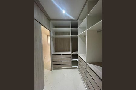 Casa à venda com 150m², 3 quartos e 4 vagasCloset