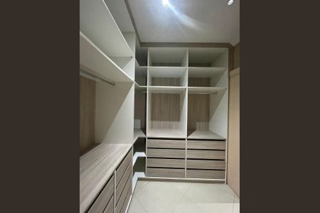 Casa à venda com 150m², 3 quartos e 4 vagasCloset