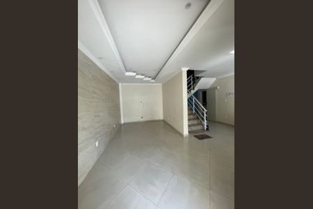 Casa à venda com 150m², 3 quartos e 4 vagasSala