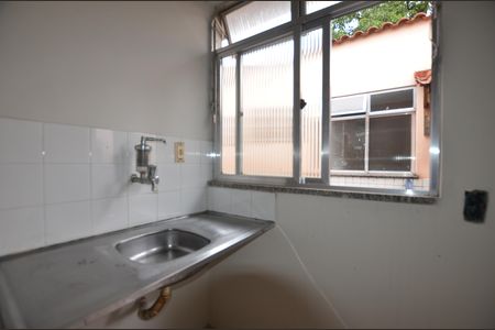 Cozinha de kitnet/studio para alugar com 0 quarto, 15m² em Bento Ribeiro, Rio de Janeiro