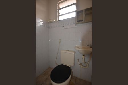 Banheiro de kitnet/studio para alugar com 0 quarto, 15m² em Bento Ribeiro, Rio de Janeiro