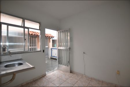 Sala / Quarto de kitnet/studio para alugar com 0 quarto, 15m² em Bento Ribeiro, Rio de Janeiro
