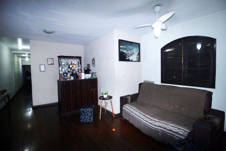 Sala de casa à venda com 3 quartos, 250m² em Olaria, Rio de Janeiro