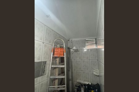 Casa à venda com 42m², 1 quarto e sem vaga Casa à venda com 42m², 1 quarto e sem vagaBanheiro