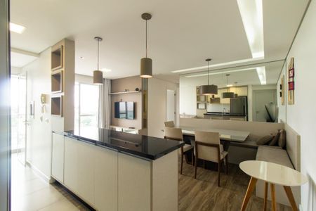 Apartamento à venda com 74m², 3 quartos e 2 vagas Apartamento à venda com 74m², 3 quartos e 2 vagasCozinha e Área de Serviço