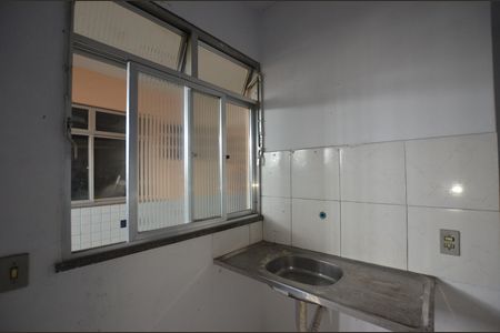 Cozinha de kitnet/studio para alugar com 1 quarto, 17m² em Bento Ribeiro, Rio de Janeiro