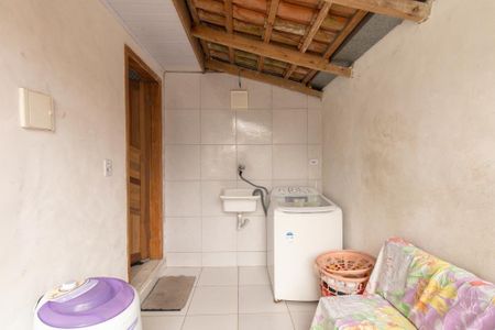 Casa à venda com 65m², 3 quartos e 1 vagaÁrea de Serviço