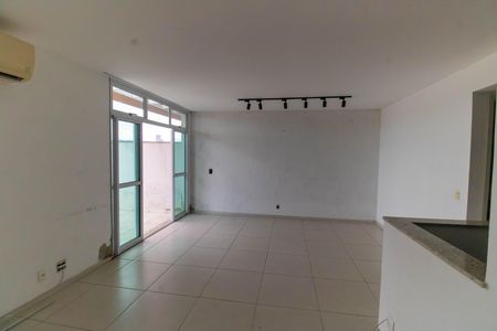 Sala de apartamento para alugar com 3 quartos, 260m² em Itacoatiara, Niterói